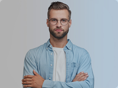 Alejandro Ruiz - Jefe de análisis financiero de ZyronexCore 1.7 Ai